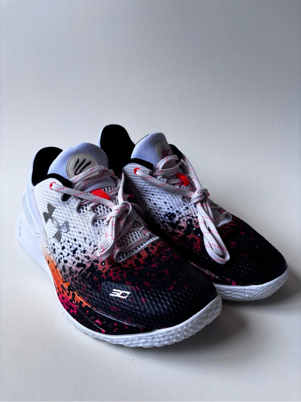 UA Curry 2 Low FloTro “Chef Curry” Mens 9.5 White Black 3026277-100